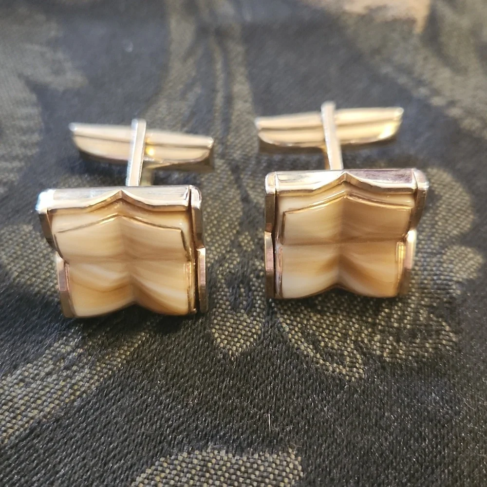 Vintage Goldtone & Tan Marbled Cufflinks